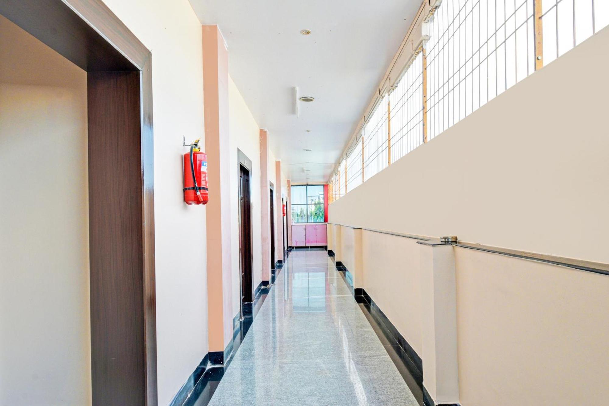 Super Hotel O Kurnool Near Kurnool Medical College Экстерьер фото