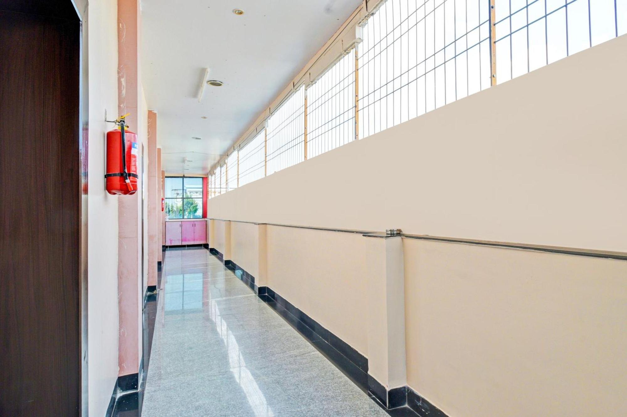 Super Hotel O Kurnool Near Kurnool Medical College Экстерьер фото